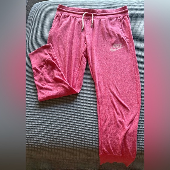 Nike Red Tag Vintage Red Women’s Jogger Size M - Picture 1 of 7